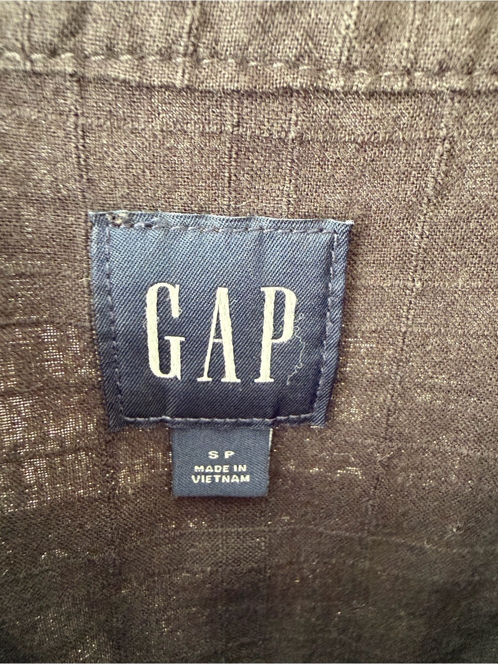 GAP Charcoal Textured Button-Front Top - Picture 3 of 6